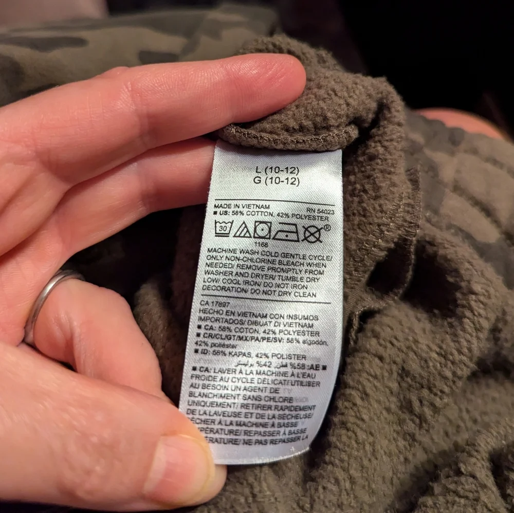 Boys Old Navy Camo Jogger Pants in Olive Green, Size L (10-12) - Picture 4 of 4